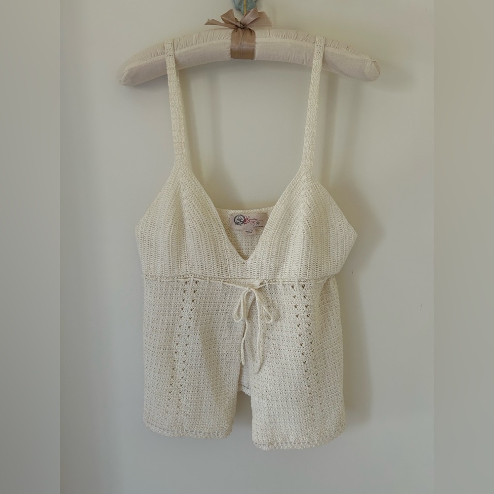 Limited Edition GAP Crochet Babydoll Blouse 
Size: Medium 
EUC (No Flaws)